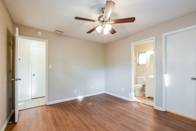 Building Photo - 9556 Brimton Dr