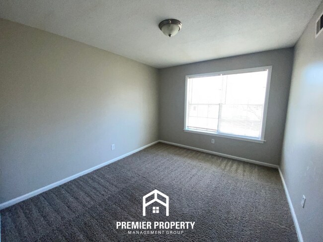 Building Photo - 3999 Hanna Dr