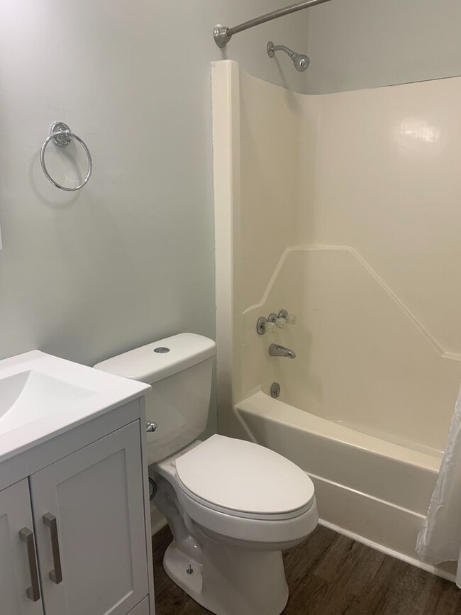 Building Photo - Two Bedroom, One Bath Duplex in Havelock