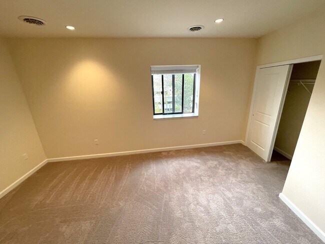 Building Photo - Luxurious 1-Bedroom Apartments in Downtown Schenectady!