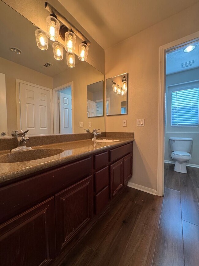 Building Photo - Spacious Lakeview Home with Loft & Community Amenities