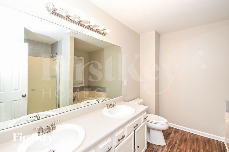 Building Photo - 3059 Chelsea Ln