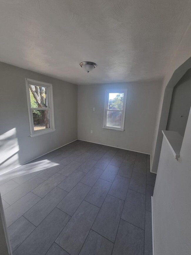 Building Photo - Spacious Newly Renovated 3BD 1 1/2BA House