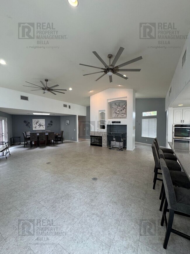 Building Photo - $750 MOVE-IN SPECIAL DISCOUNT AVAILABLE! Luxury Living Awaits: Stunning 4-Bedroom Cul-de-Sac Retr...