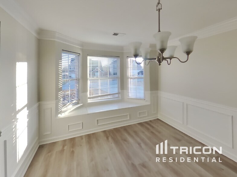 Building Photo - 5570 Hosea Ct