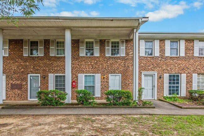 Building Photo - 1303 W Meadowview Rd
