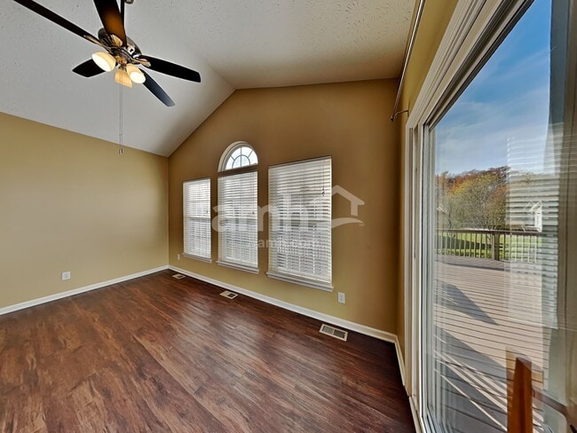 Building Photo - 285 Coyote Dr