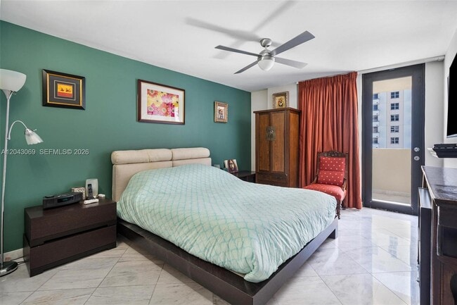 Building Photo - 1623 Collins Ave