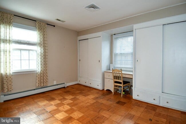 Building Photo - 9325 Long Branch Pkwy