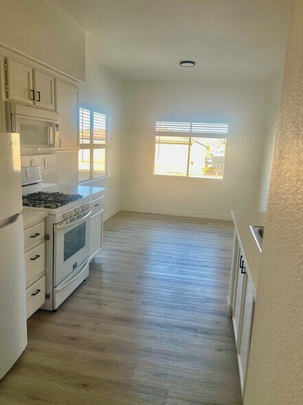 Building Photo - 1050 E Cactus Ave