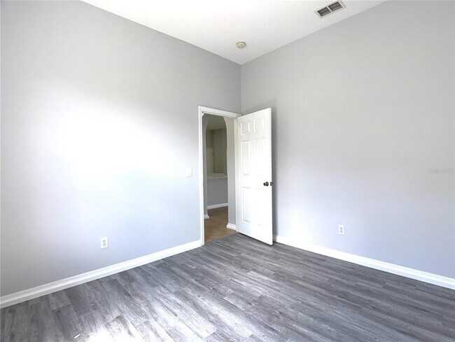 Building Photo - 448 Coventry Rd