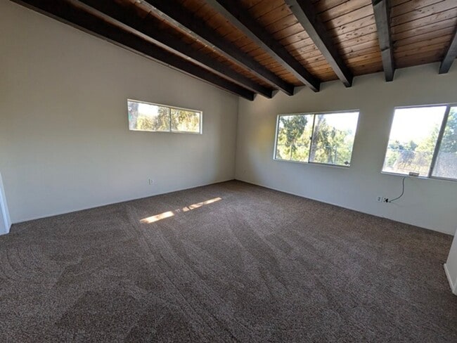 Building Photo - 5209 Hewlett Dr