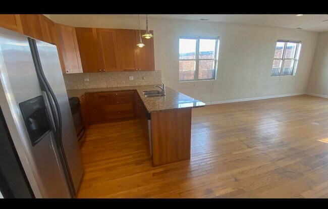 Building Photo - 2803 W Warren Blvd