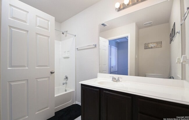Building Photo - 5727 Ivans Farm