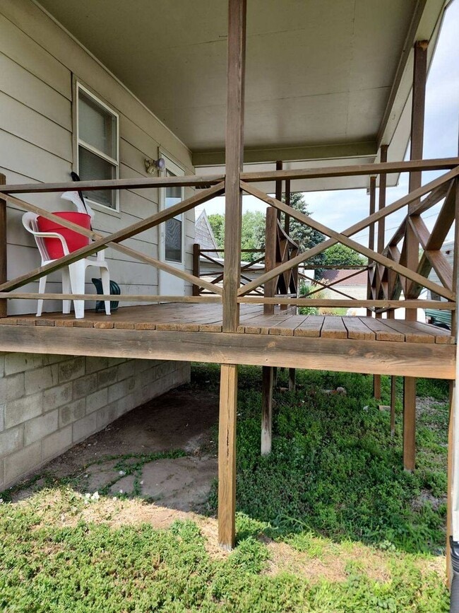 Building Photo - Spacious 3 Bed / 2 Bath Home – Updated & M...