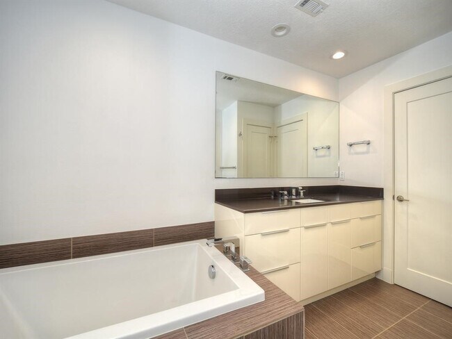 Building Photo - 14319 Shadow Garden Ln