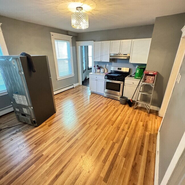 Building Photo - 89 Beacon St