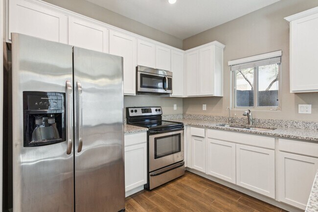 Building Photo - Gorgeous Condo