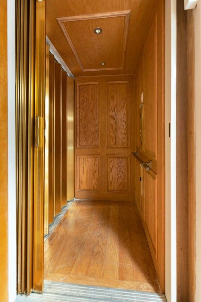 Building Photo - 250 Worth Ave