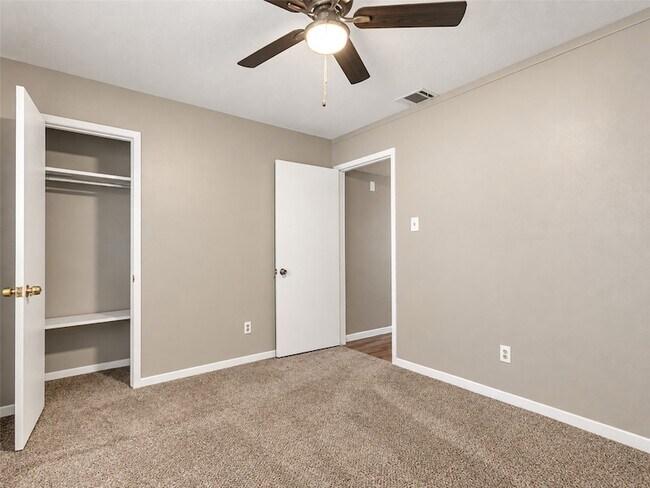Building Photo - 4223 Oak Shadows Dr