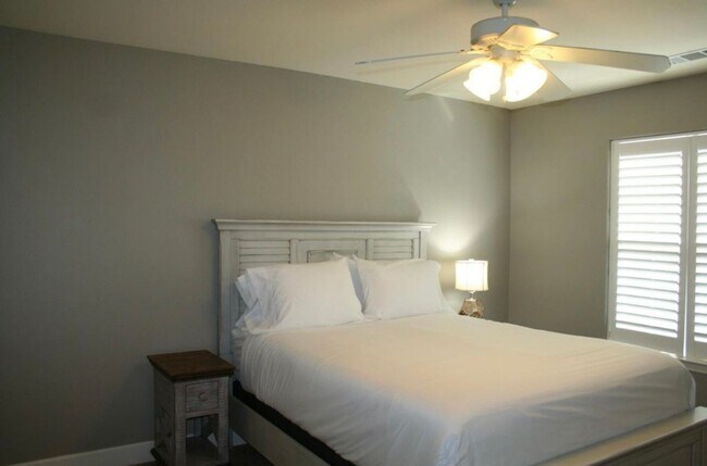 Building Photo - Beautiful 4 Bedroom 3 Bathroom House Atasc...