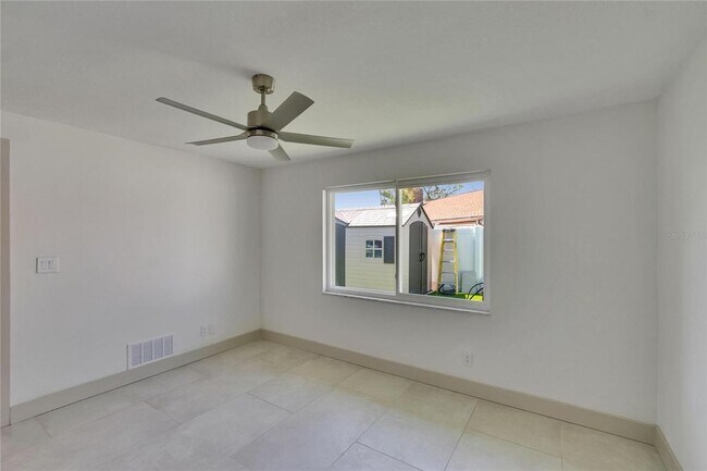 Building Photo - 1492 Sea Gull Dr S