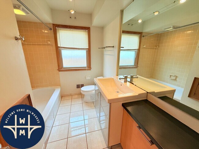 Building Photo - 7313 Harwood Ave