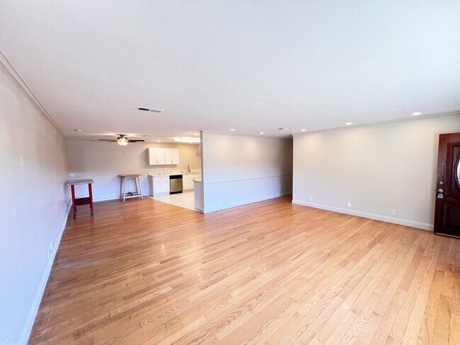 Building Photo - 1626 York Drive