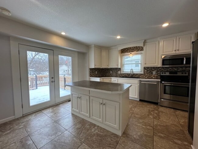 Building Photo - {10240}  Renovated Home in Cherry Hills+ H...