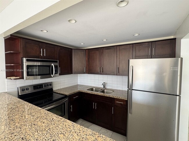 Building Photo - 2200 E Hallandale Beach Blvd