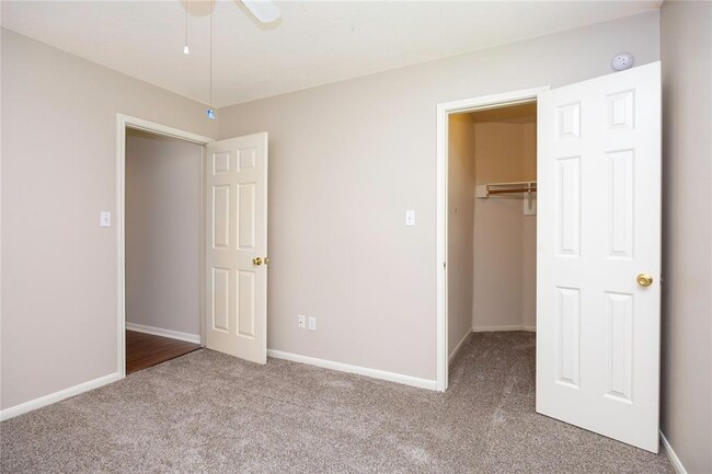 Building Photo - 3915 Lauderwood Ln