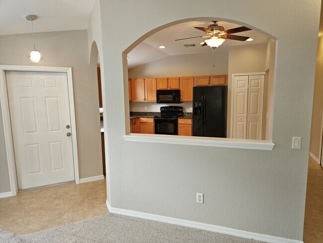 Building Photo - Annual Rental - Lovely 3 Bedroom 2 Bathroo...