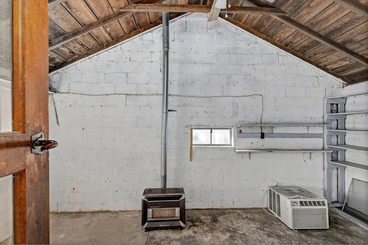 Building Photo - 103 E Meadow Ave