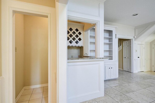 Building Photo - 11743 Riverview Dr