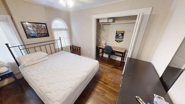 Building Photo - 811 Rose Ave