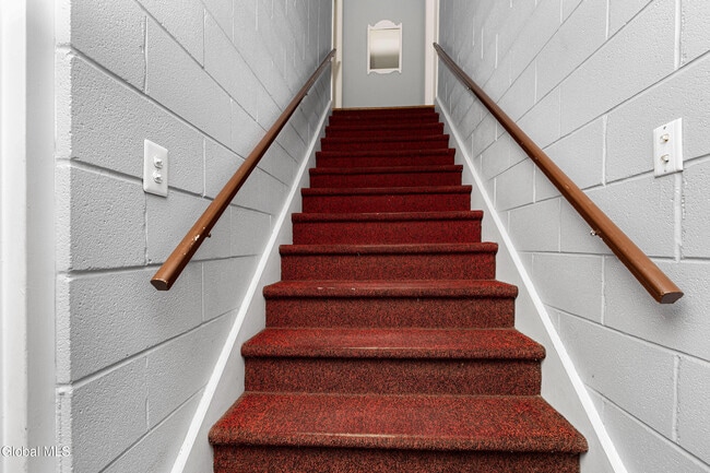 Building Photo - 7 Elgin St