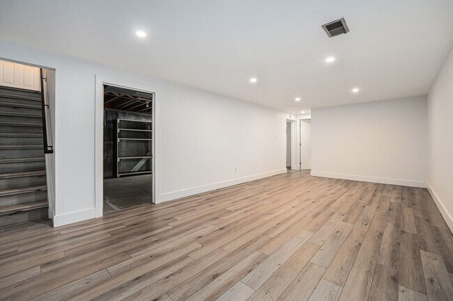 Building Photo - Charming Home w/Updated Kitchen and Yard B...