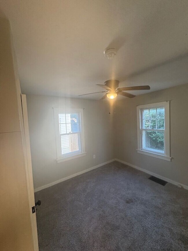 Building Photo - House for Rent - Spacious 4 bed home with ...