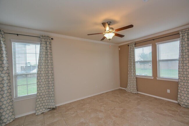 Building Photo - 6490 Calgary Woods Ln