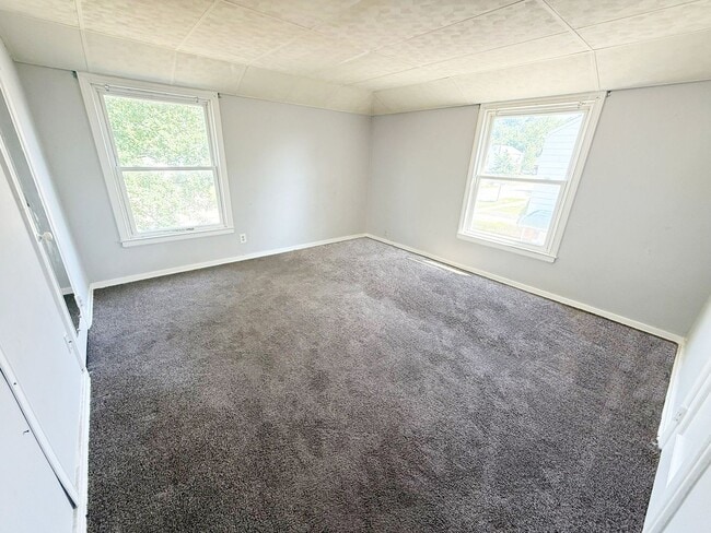 Building Photo - 2 BED 1 BATH BEAUTIFUL SINGLE FAMILY HOME ...
