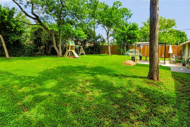 Building Photo - 11930 Ashcroft Dr