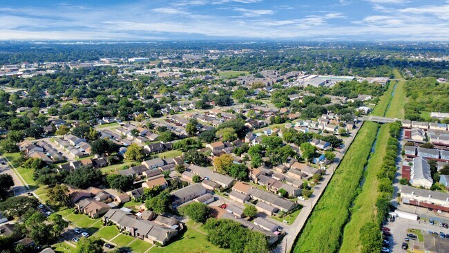 Building Photo - 8573 Wilcrest Dr