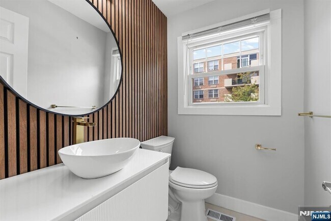 Building Photo - 6 Grand Cove Way