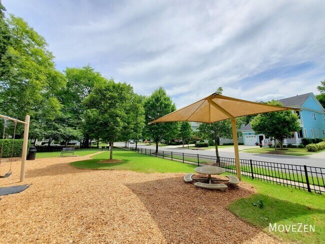 Building Photo - 17011 Hedgerow Park Rd