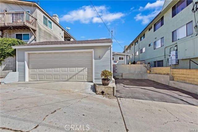 Building Photo - 771 W 24th St