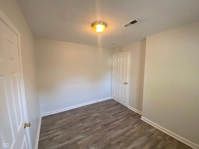 Building Photo - 410 N 20th Ave