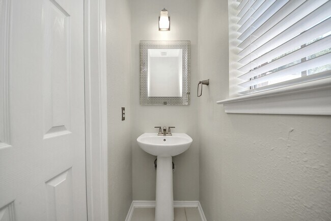 Building Photo - 16810 Valley Palms Dr