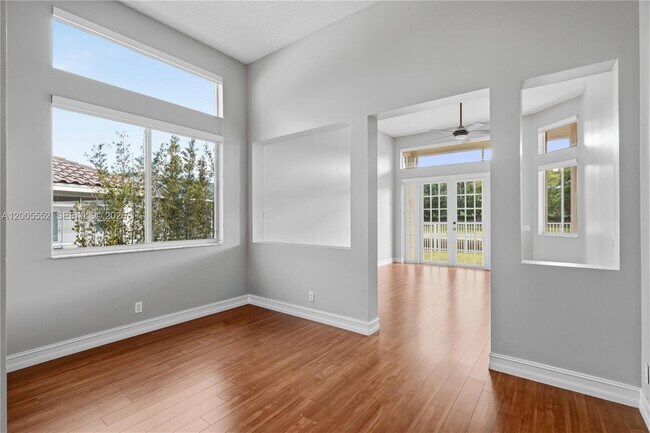 Building Photo - 849 Crestview Cir