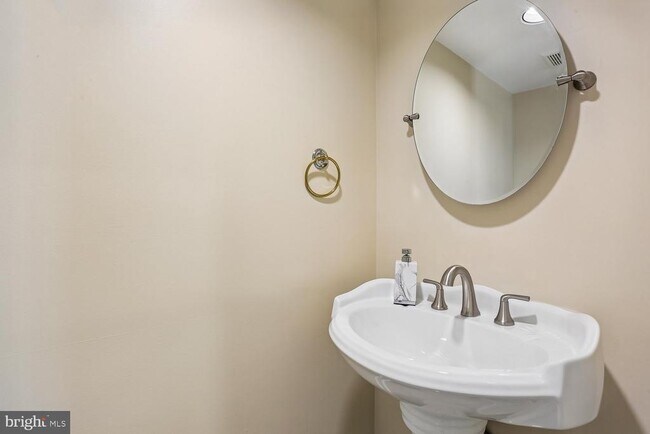 Building Photo - 417 Winding Rose Dr