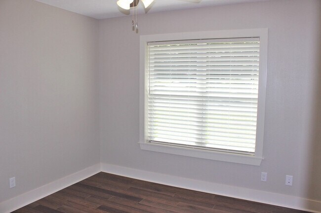 Building Photo - 1601 Faulkner St